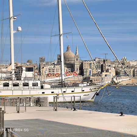 One Bedroom Tea Apartment Il-Gzira Exteriör bild
