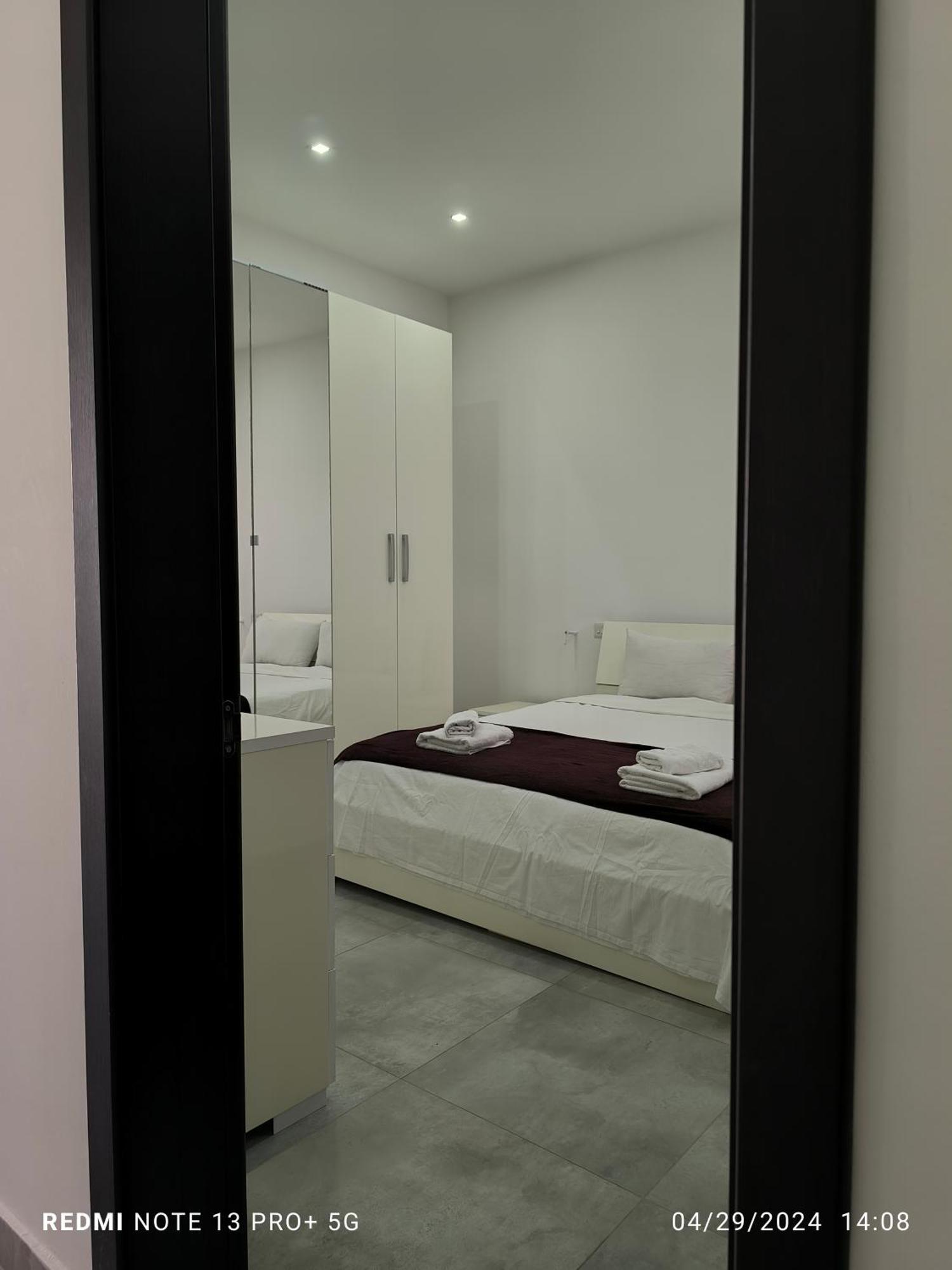 One Bedroom Tea Apartment Il-Gzira Exteriör bild