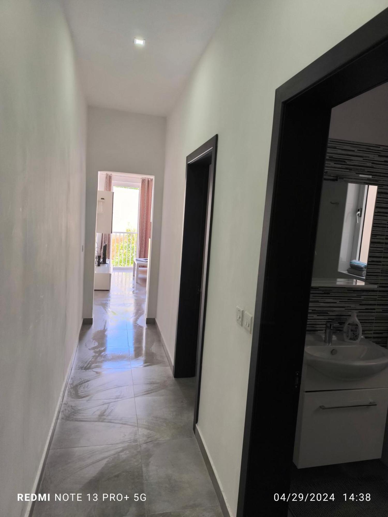 One Bedroom Tea Apartment Il-Gzira Exteriör bild