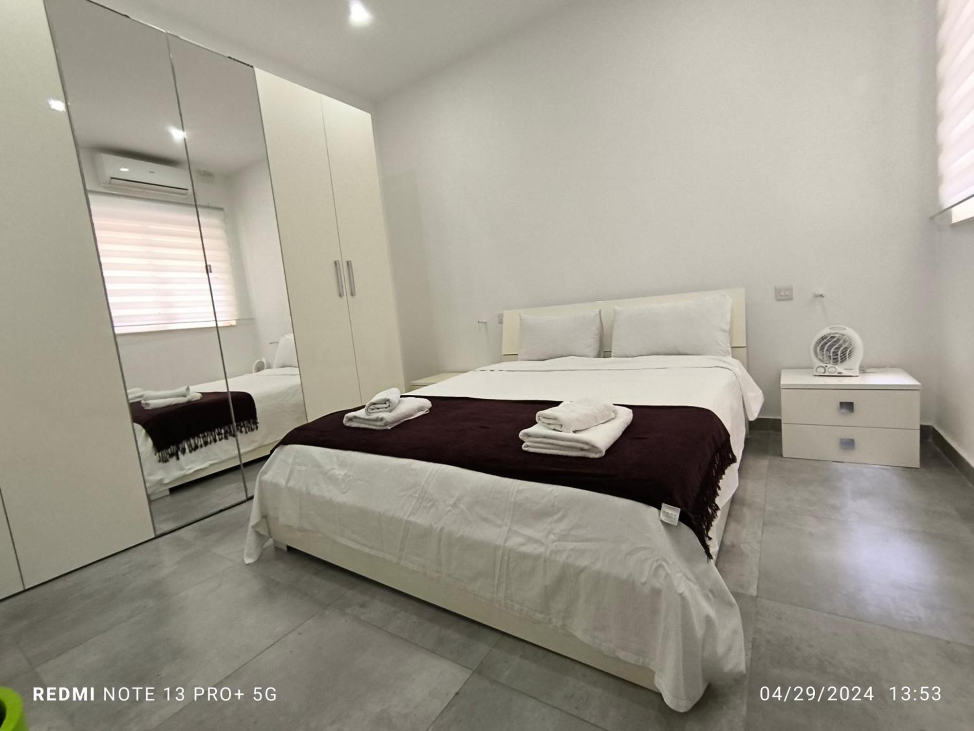 One Bedroom Tea Apartment Il-Gzira Exteriör bild