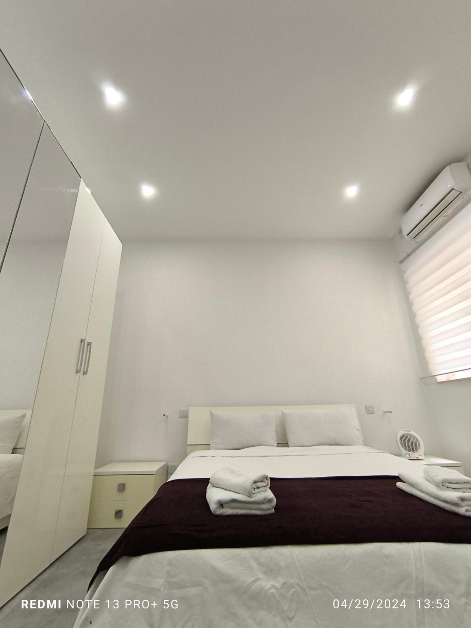 One Bedroom Tea Apartment Il-Gzira Exteriör bild