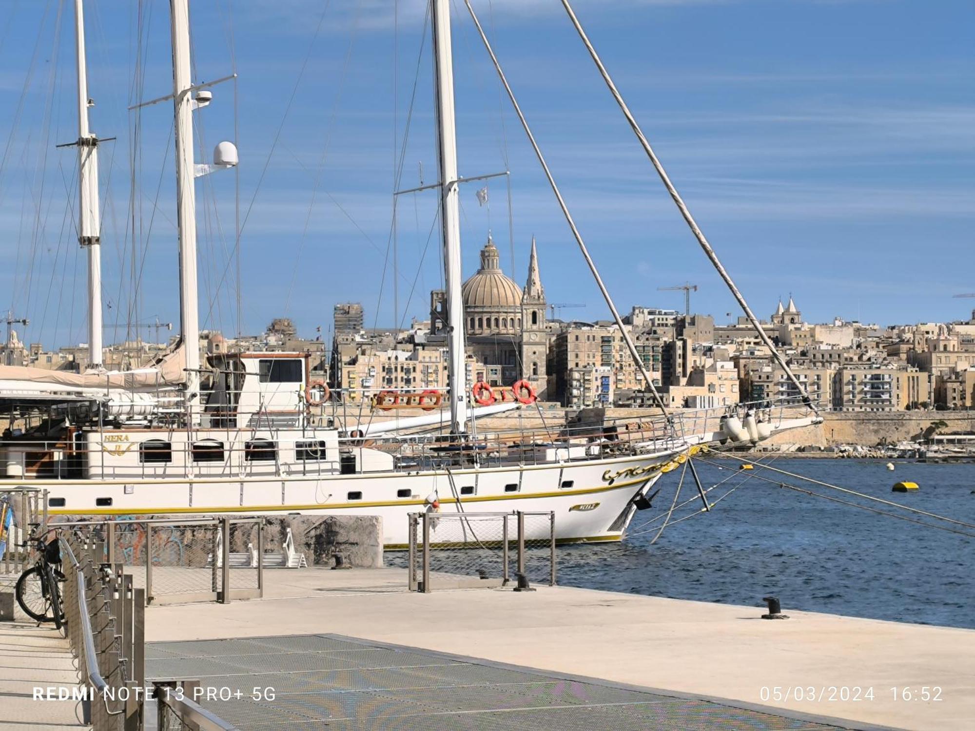 One Bedroom Tea Apartment Il-Gzira Exteriör bild