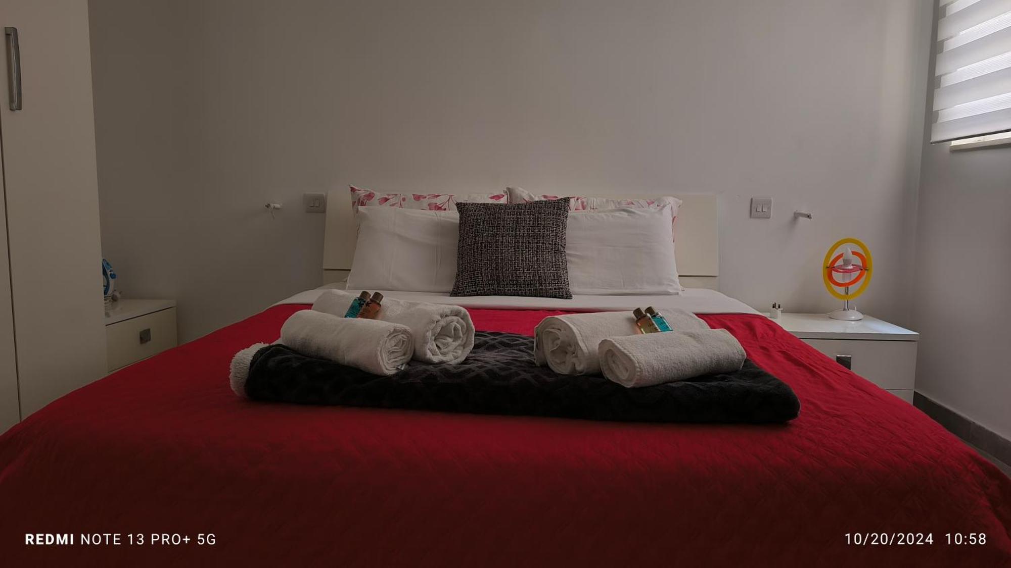 One Bedroom Tea Apartment Il-Gzira Exteriör bild