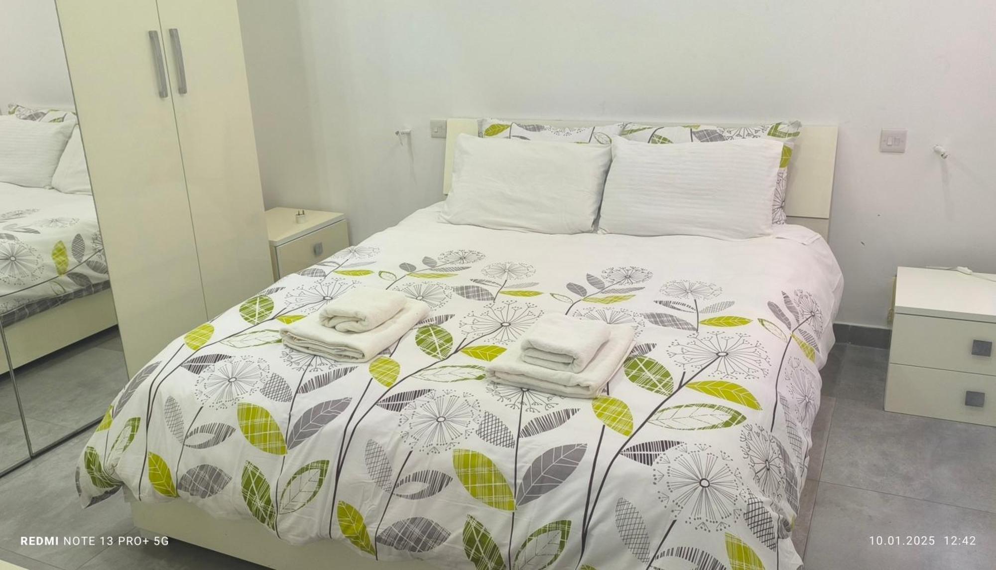 One Bedroom Tea Apartment Il-Gzira Exteriör bild