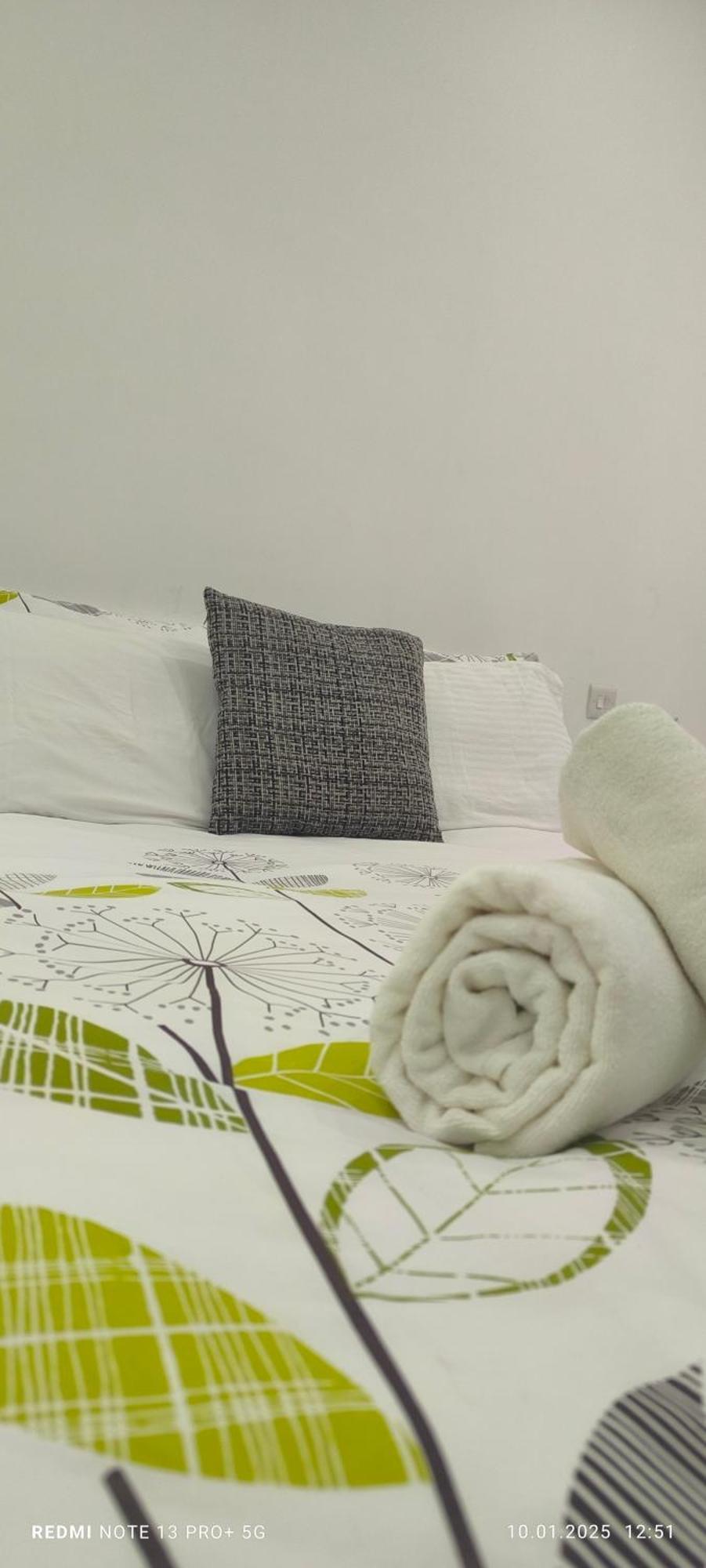 One Bedroom Tea Apartment Il-Gzira Exteriör bild
