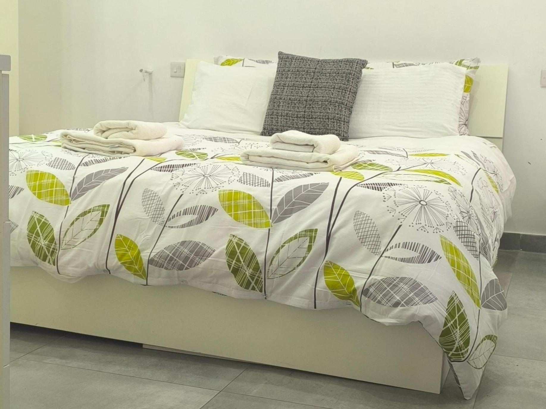 One Bedroom Tea Apartment Il-Gzira Exteriör bild