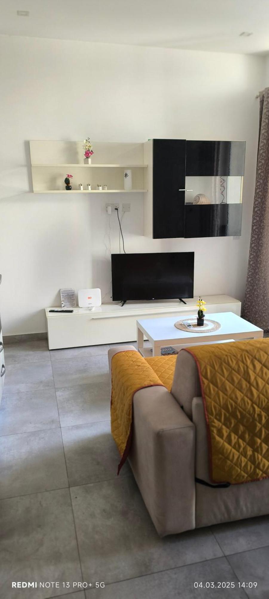 One Bedroom Tea Apartment Il-Gzira Exteriör bild