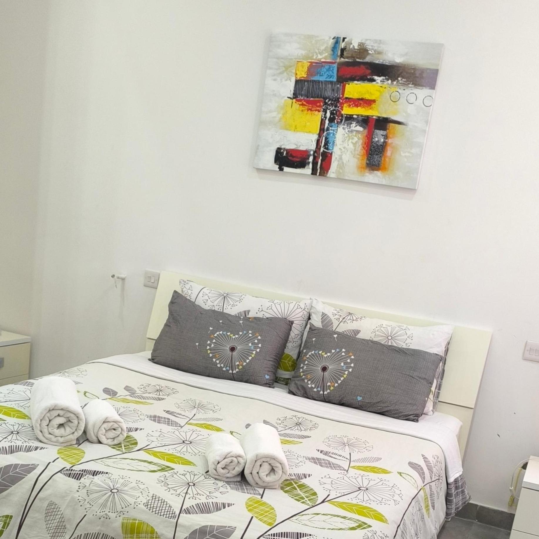 One Bedroom Tea Apartment Il-Gzira Exteriör bild