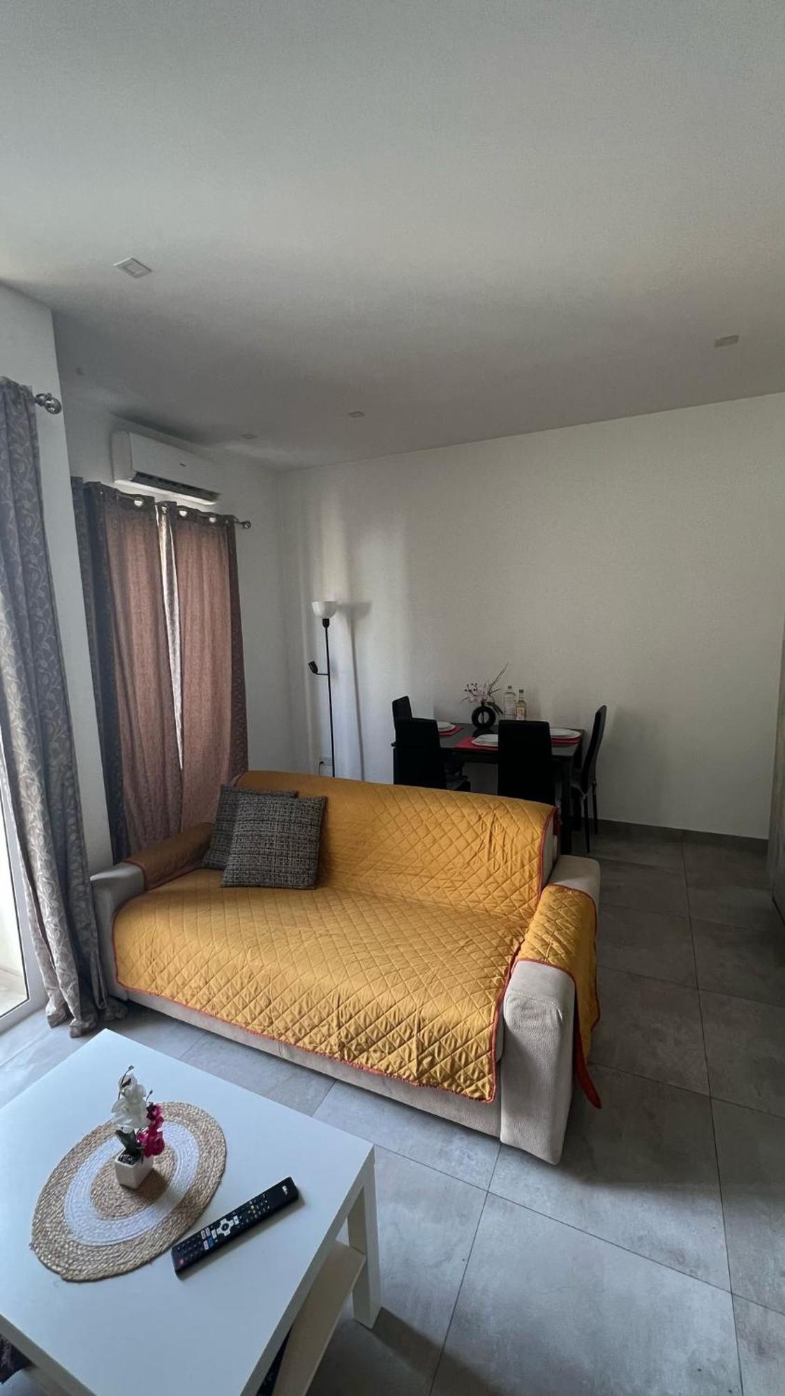 One Bedroom Tea Apartment Il-Gzira Exteriör bild