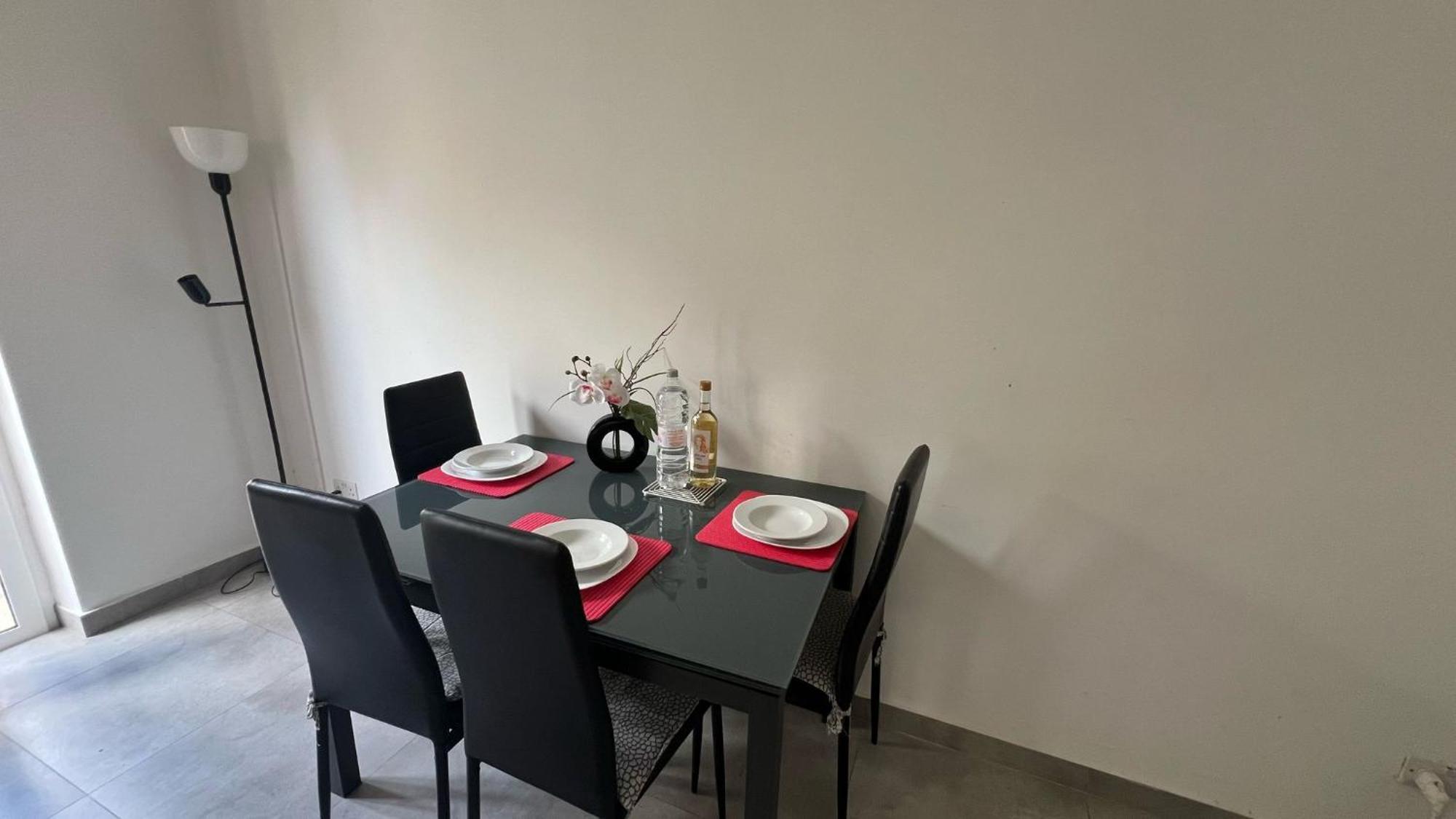 One Bedroom Tea Apartment Il-Gzira Exteriör bild